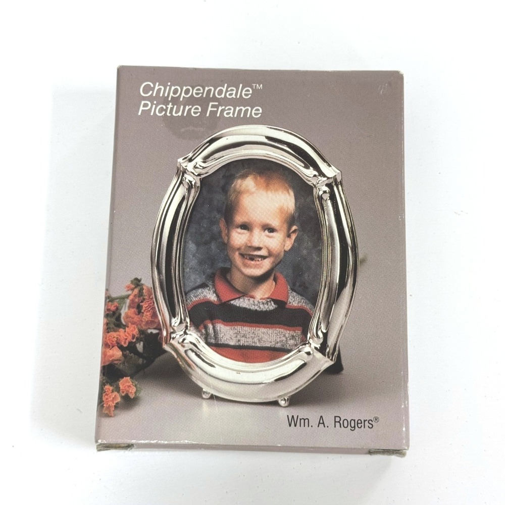 Vintage Wm. A. Rogers Oneida Chippendale Silverplate Oval Picture Frame  NEW
